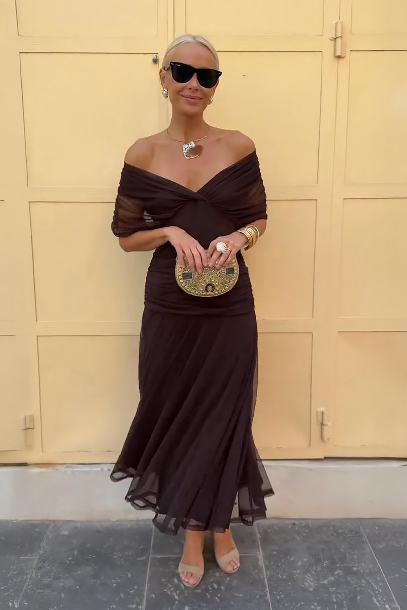Elegantes grünes Damen Maxikleid mit fließendem Design und V-Ausschnitt, ideal für den Abend.