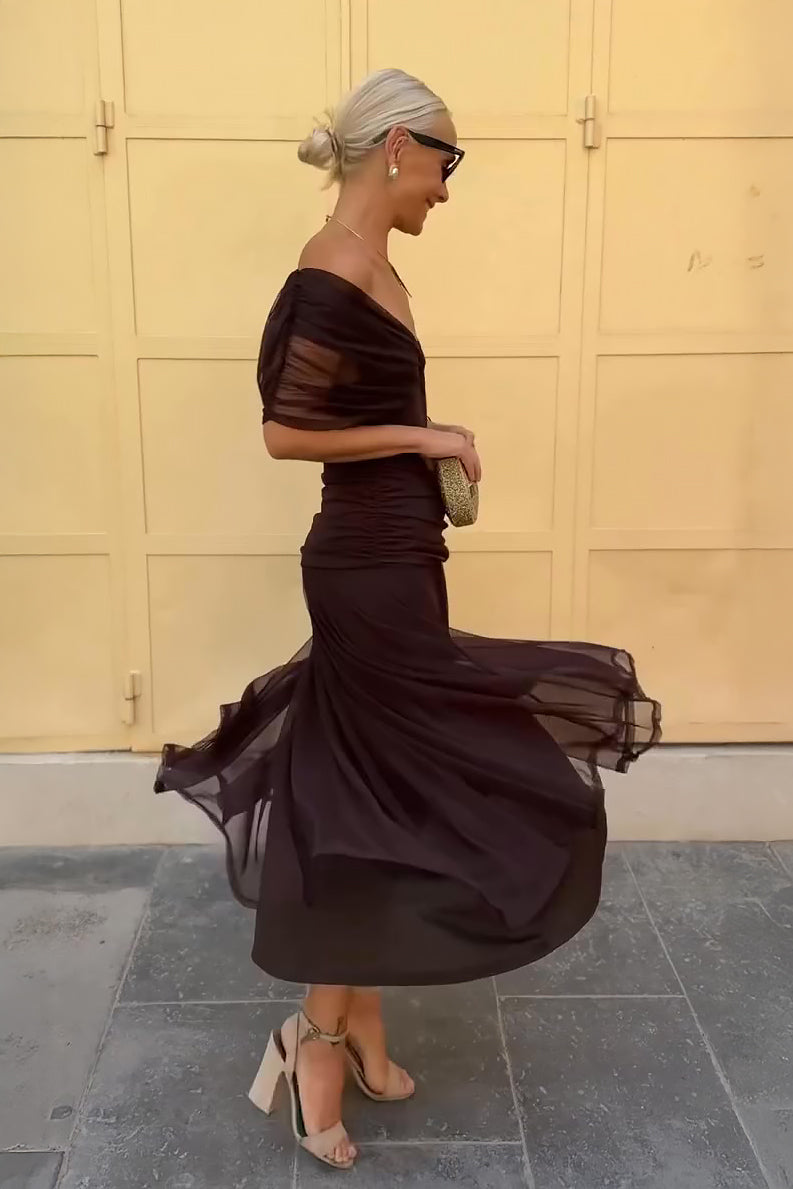 Festliches Damen Abendkleid mit elegantem V-Ausschnitt und fließendem Schnitt, ideal für Herbstabende.