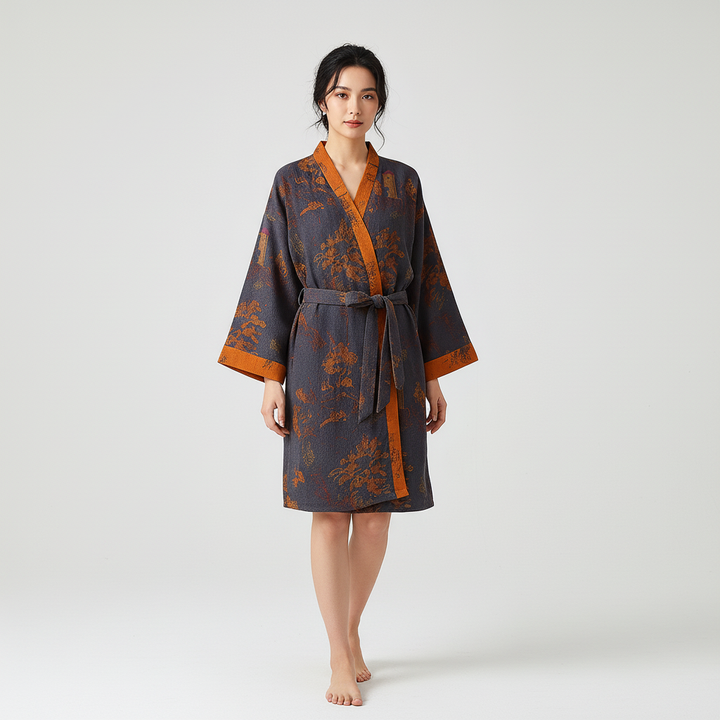 Damen Kimono Bademantel Luisa, mittellang, leicht, elegant. Ideal für entspannte Momente zu Hause oder im Sommer.