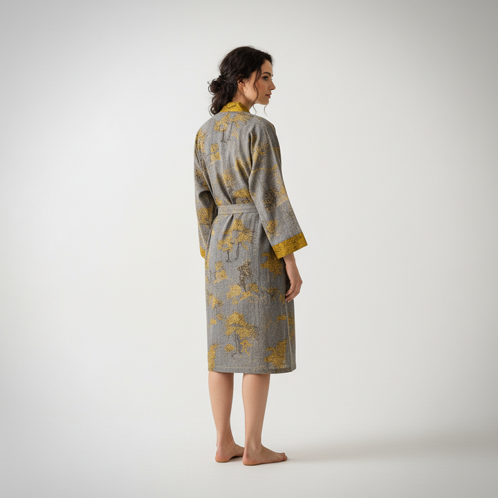 Vielseitiger Damen Bademantel Luisa, mittellang, als leichter Kimono oder elegante Hauskleidung. Bedruckt, gemütlich.