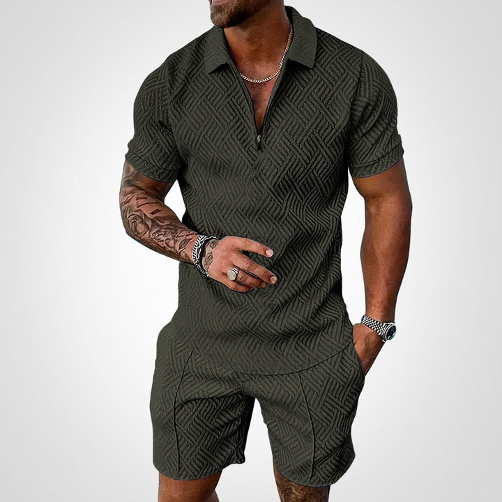 Vielseitiges Herren Sommer-Duo: leichtes, stilvolles Shirt und bequeme Shorts. Perfekt für Freizeit & Strandmode.