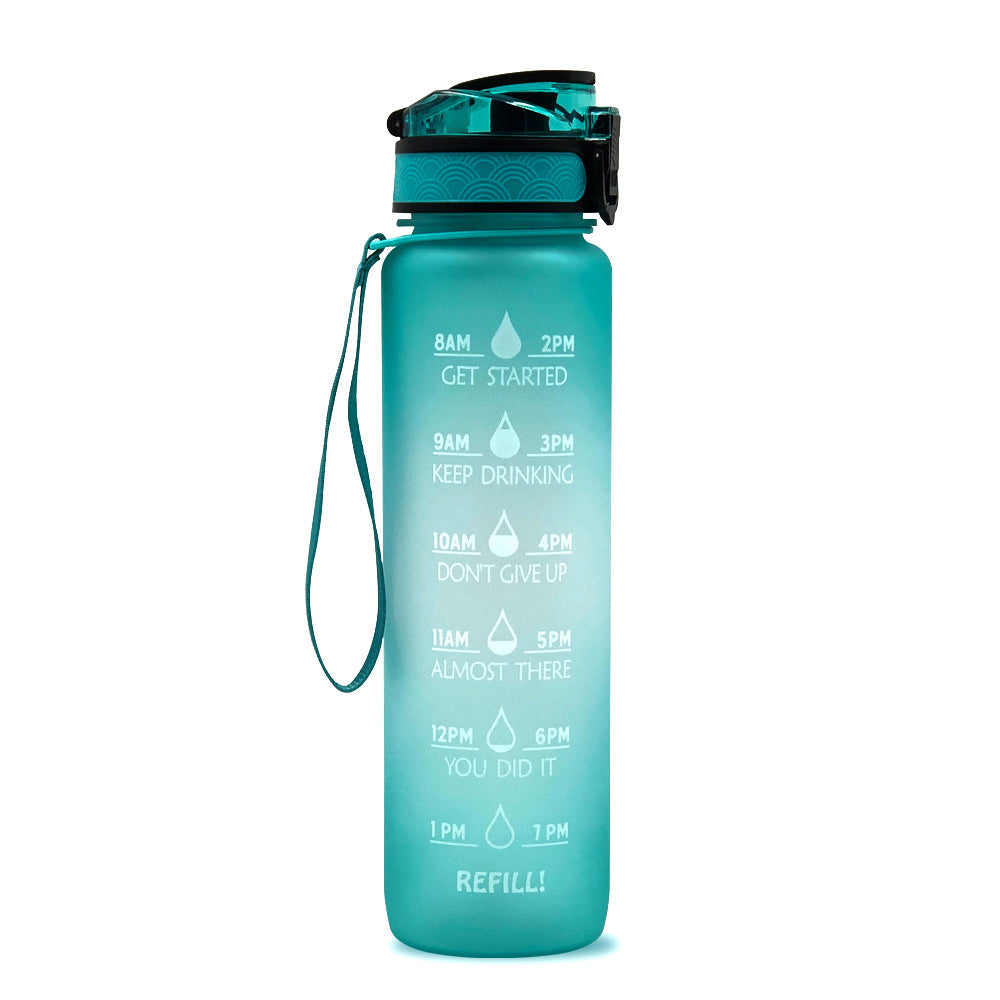 Sportflasche 1L aus Tritan, BPA-frei, mit Zeitmarkierungen für konstante Hydrierung bei Training & Outdoor.