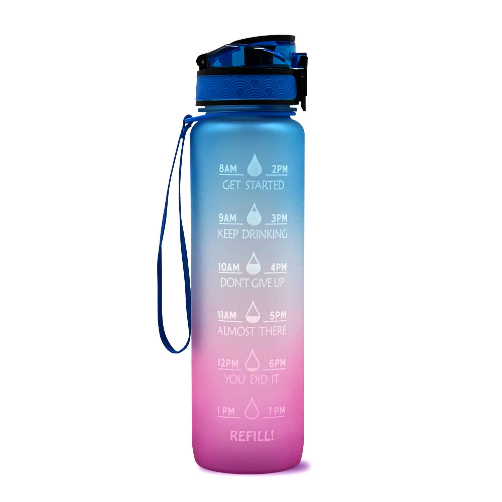 Handliche Tritan Trinkflasche 1L mit Trageschlaufe, Zeitleiste & Motivations-Sprüchen für den aktiven Lebensstil.