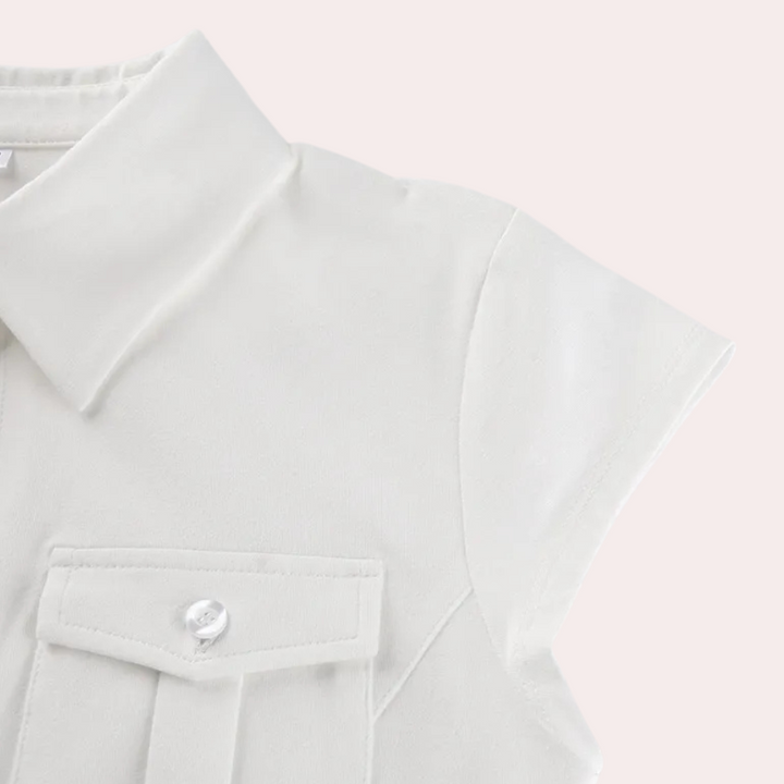 Leichte weiße Frühlingsbluse für Damen. Elegantes Langarm Oberteil, ideal für warme Tage und stilvolle Auftritte.