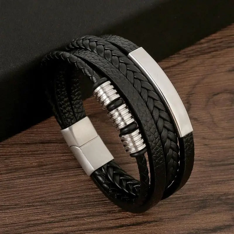 Seth Herrenarmband: Mehrlagig geflochtene Lederoptik im Vintage-Stil, perfektes Männer-Accessoire.