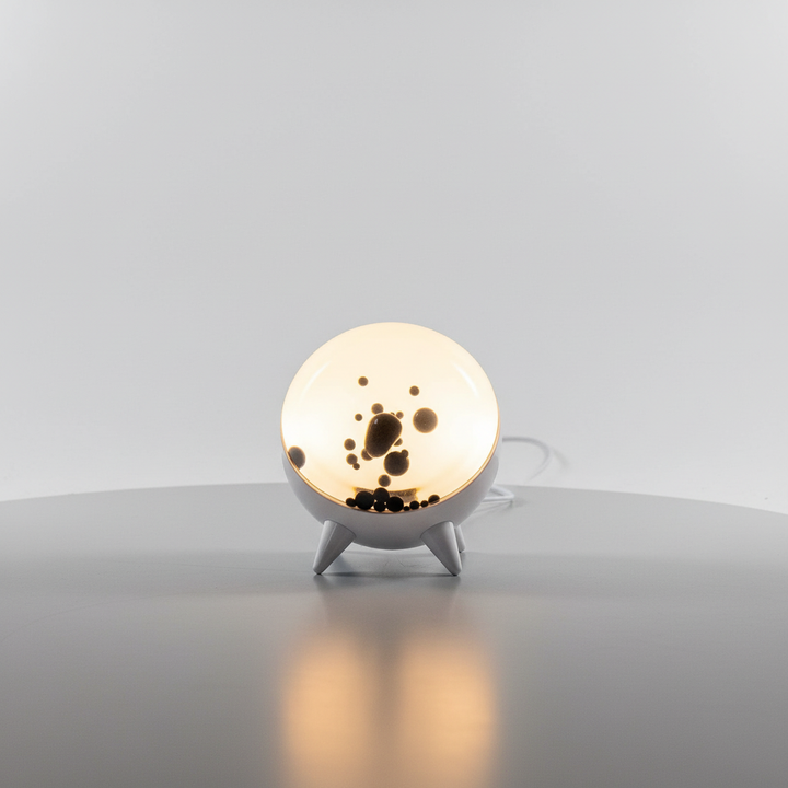 Faszinierendes MagnoFlux Ferrofluid Display schafft entspannende visuelle Effekte und ein einzigartiges Erlebnis.