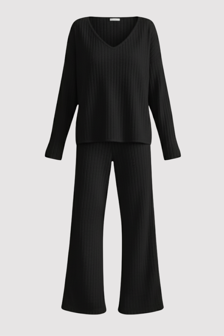 Damen Lounge Zweiteiler Set mit V-Ausschnitt Oberteil und bequemer Hose für entspannte Stunden.