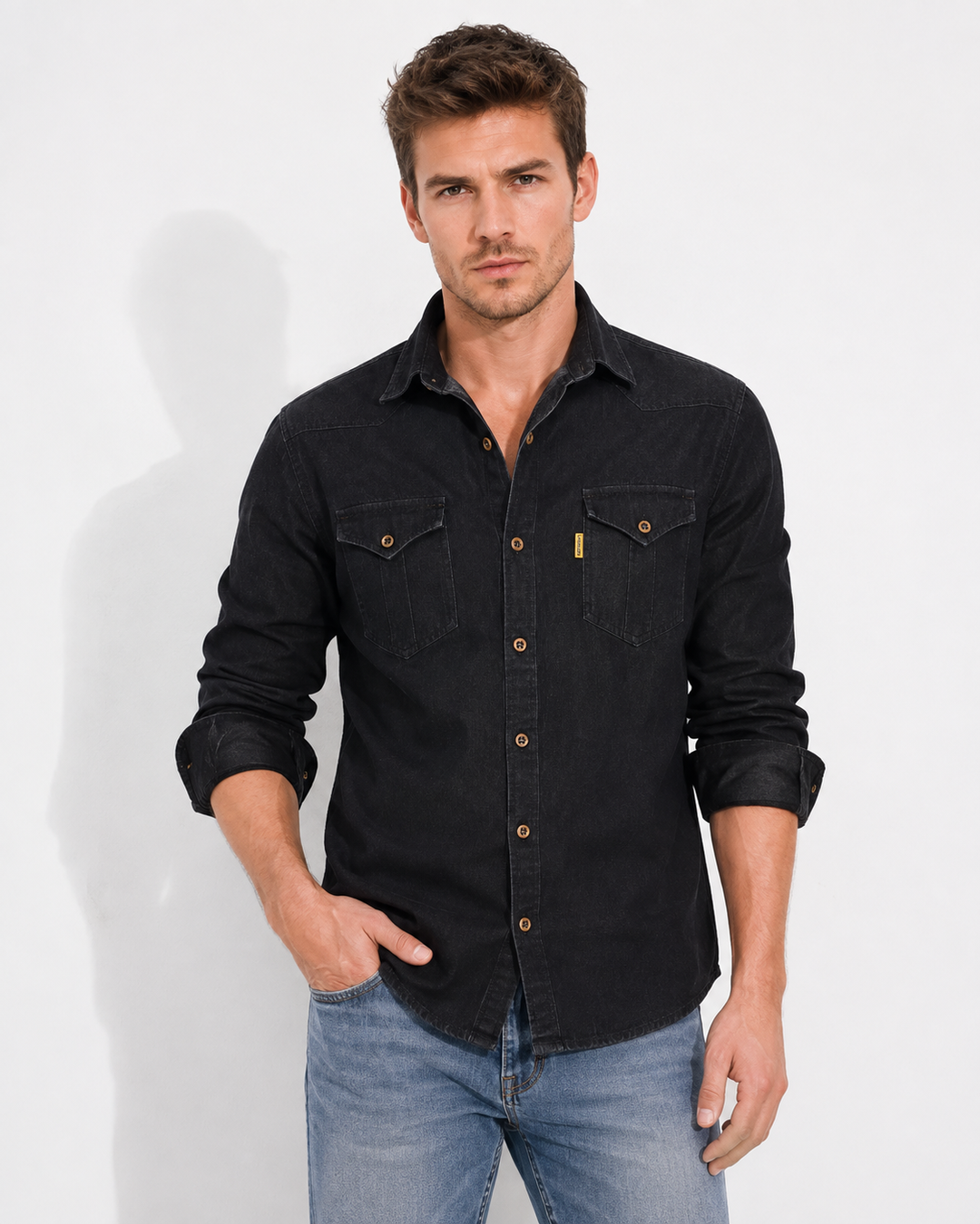 Herren Langarmhemd im robusten Casual-Stil. Modernes Freizeithemd für den vielseitigen Alltagslook.