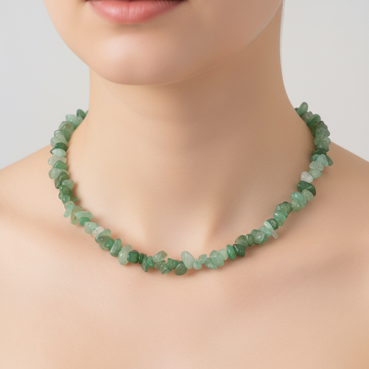Naturinspirierte Damenhalskette mit polierten Kristallen, luxuriöses Geschenk.