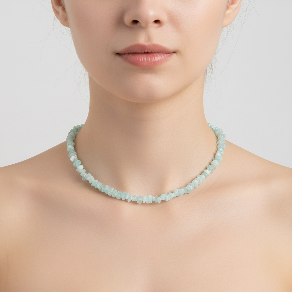 Naturinspirierte Damenkette mit polierten Kristallen, handverarbeitet.