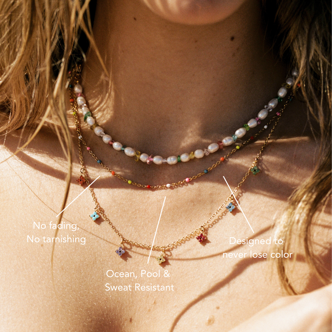 Eleganter und bunter Damen Halskette Choker in Neonfarben mit goldenen Edelstahl-Details.