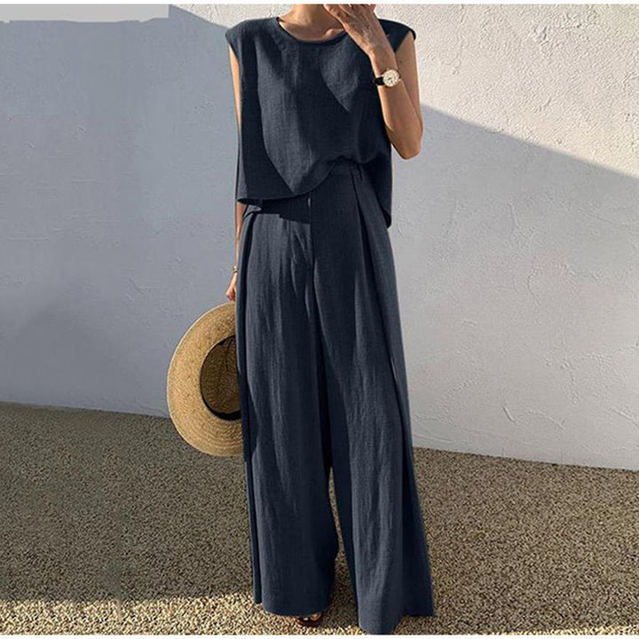 Trendiges Damen Set aus Leinen, ärmelloses Oberteil und weite Hose. Perfekt für einen schicken Sommer-Look.
