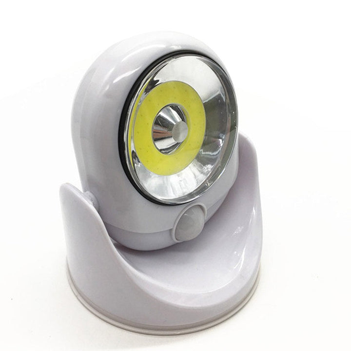 Praktische LED Lampe mit intelligentem Bewegungssensor; kabellos & wiederaufladbar als Flur-, Schrank- oder Nachtlicht.