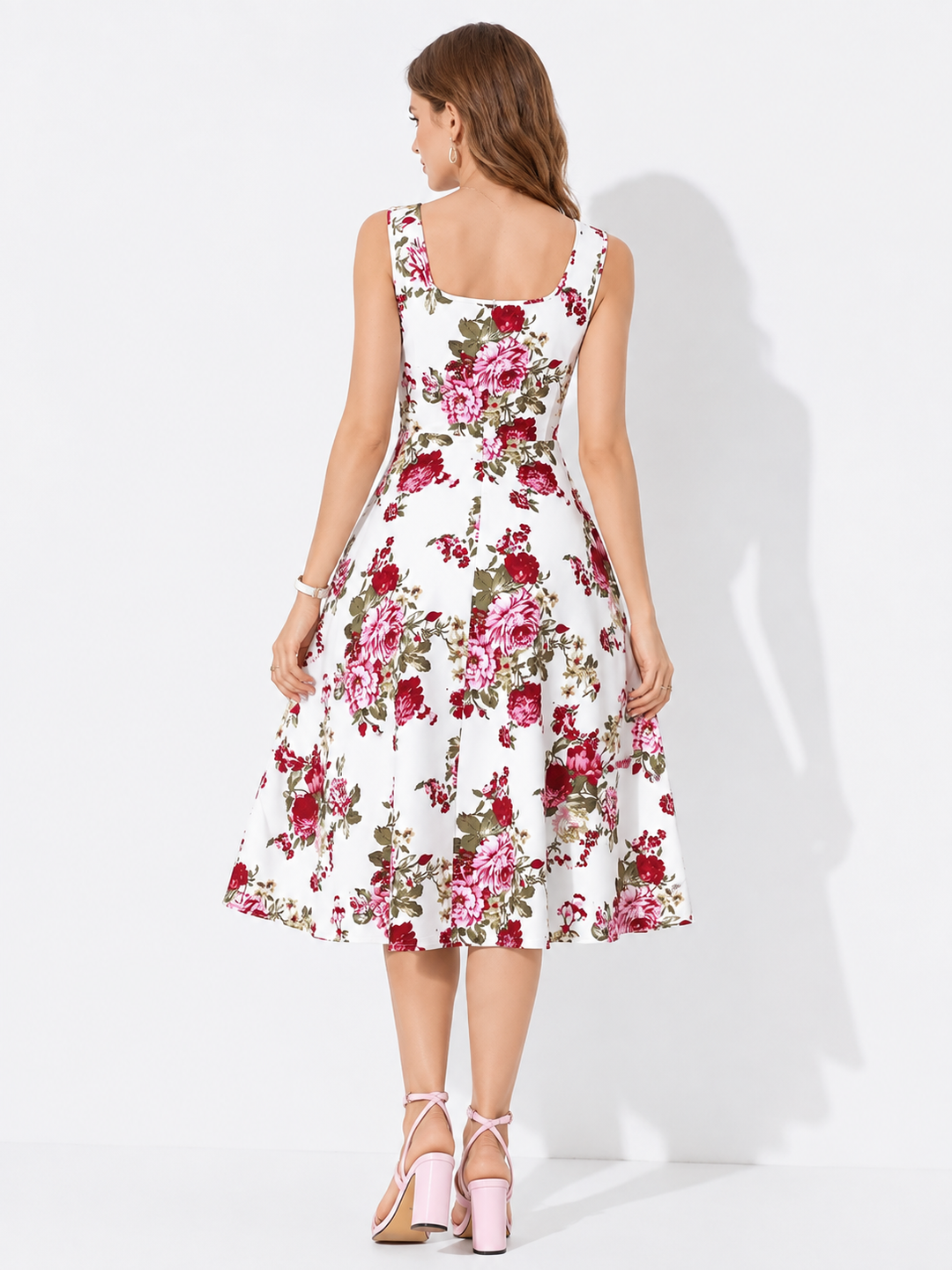 Bequemes ärmelloses Damen Sommerkleid mit floralem Muster, ideal für warme Tage.