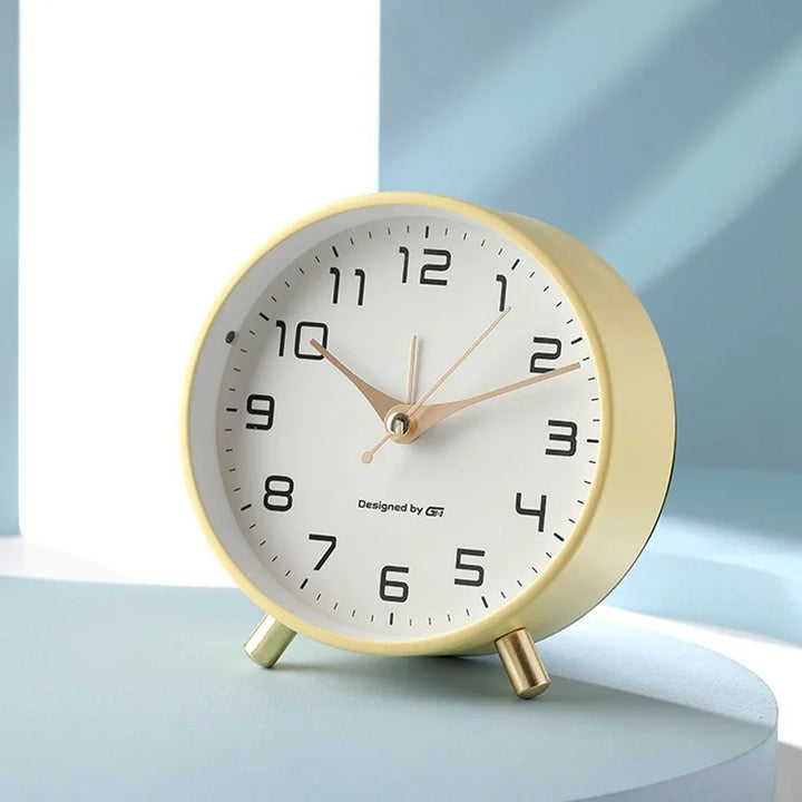 Minimalistische skandinavische Tischuhr, modern & leise, stilvoller Akzent für Schlafzimmer oder Büro.