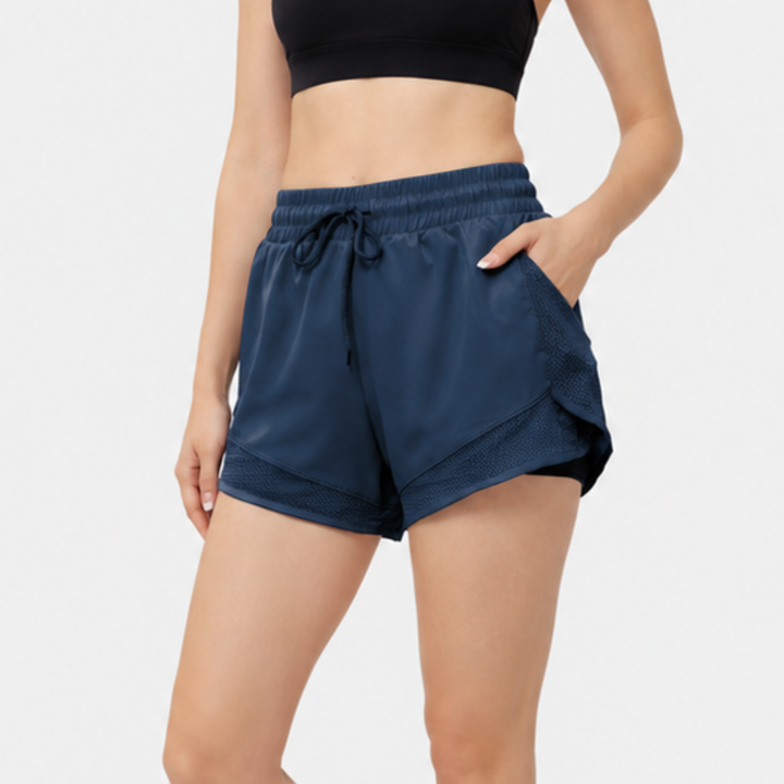 Kurze, bequeme Herren-Trainingsshorts, zweilagig. Perfekt für Fitness & Laufen.