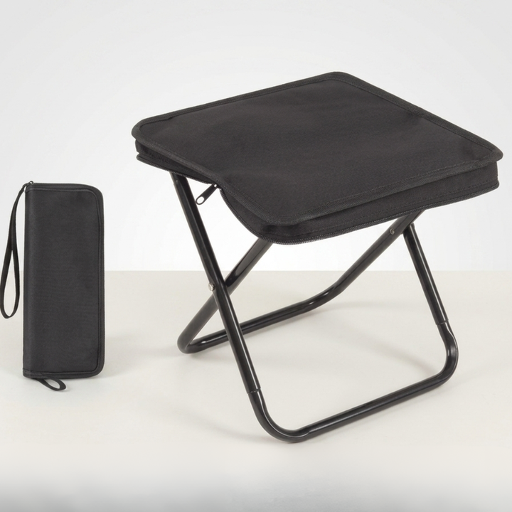 Robuster Outdoor-Hocker, faltbar und platzsparend. Ideal als Reisehocker für jedes Gelände.