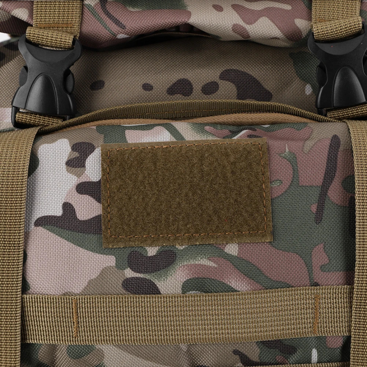 Nahaufnahme des strapazierfähigen, wasserabweisenden Materials des 80L Outdoor-Rucksacks.