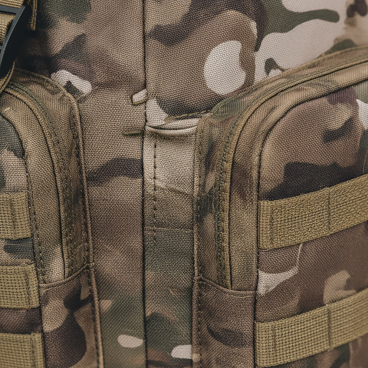 Ergonomischer 80-Liter-Wanderrucksack mit verstellbarem Tragesystem für Komfort auf langen Touren.