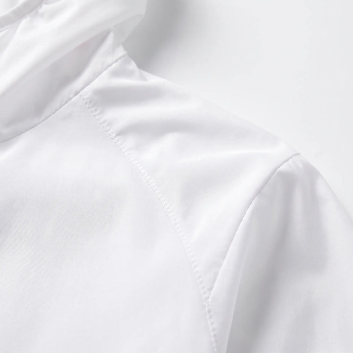 Packbare AeroLayer Herrenjacke, windresistent, ideal für Reisen & wechselhaftes Wetter.