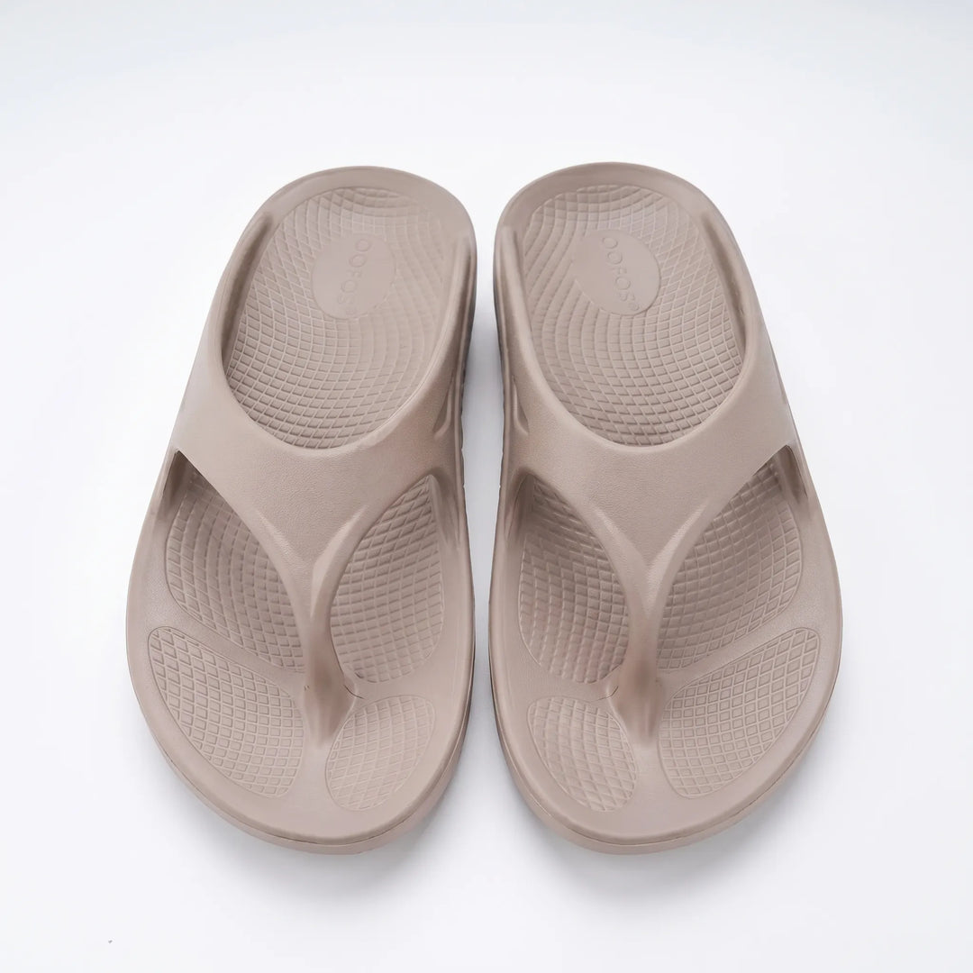 Dick gepolsterte Damen Slip-On-Sandale, ultraleicht für maximalen Tragekomfort.
