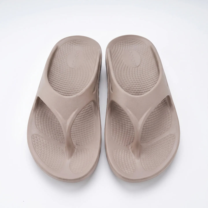 Dick gepolsterte Damen Slip-On-Sandale, ultraleicht für maximalen Tragekomfort.