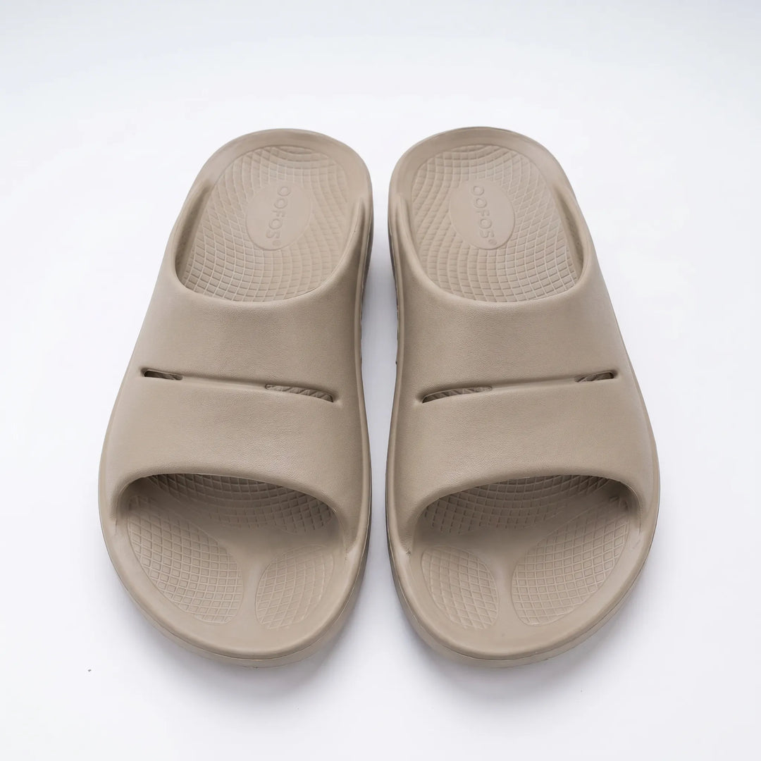 Dick gepolsterte Damen Sandale für höchsten Tragekomfort, einfaches Slip-On-Design.