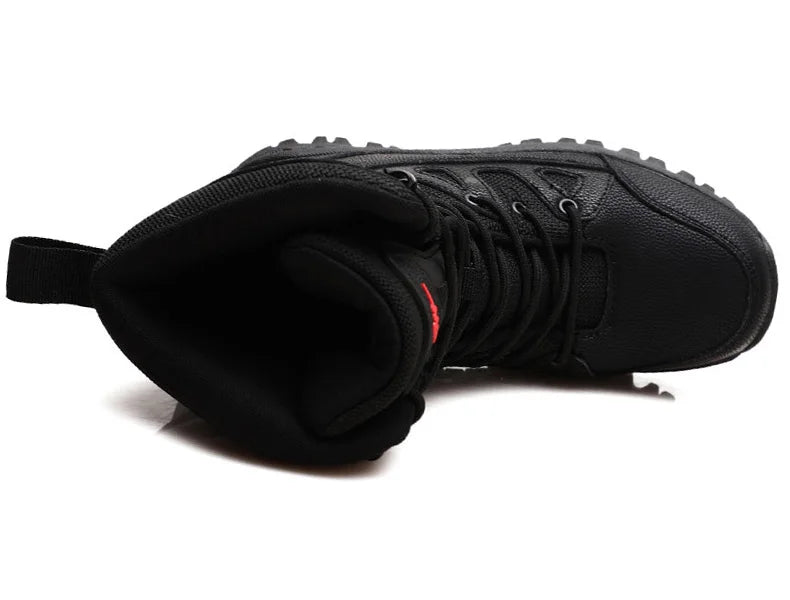 Schwarze Damen Winterschuhe: robuste Wanderstiefel mit Profilsohle für sichere Outdoor-Erlebnisse.