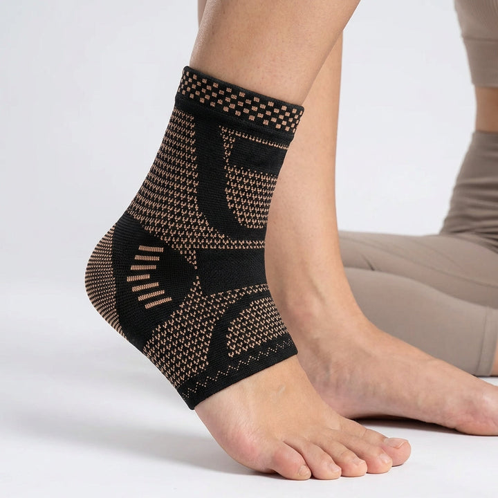 Bequeme Unisex Nylon Kompressions-Knöchelbandage in Schwarz, ideal für aktive Schmerzlinderung & Genesung.