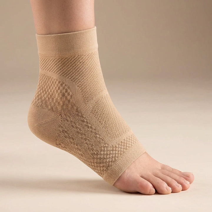 Schwarze Knöchelbandage: Regeneration fördern, Schmerzen lindern, atmungsaktiv und diskret.