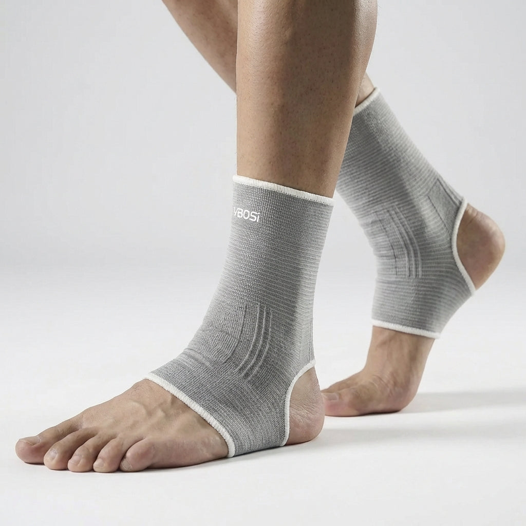 Beige Knöchelbandage unisex. Atmungsaktive Kompressions-Knöchelstütze für Sport & Alltag, aus Nylon.