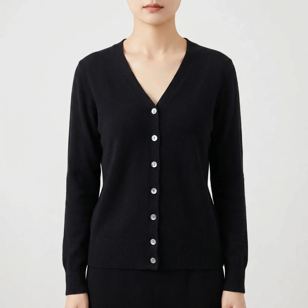 Vielseitiger Damen Cardigan mit Knöpfen und V-Ausschnitt in Schwarz, für elegante & legere Looks.