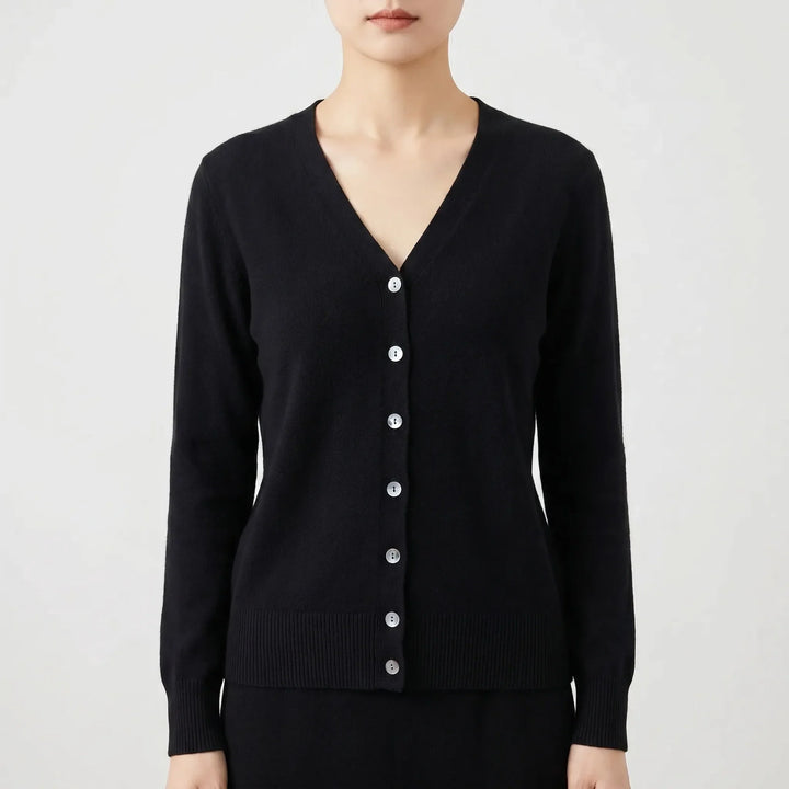 Vielseitiger Damen Cardigan mit Knöpfen und V-Ausschnitt in Schwarz, für elegante & legere Looks.