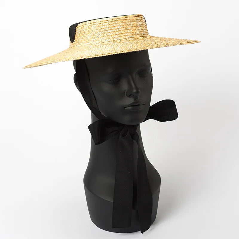 Eleganter Stroh-Sonnenhut für Damen, breitrandig, mit verstellbarem Band. Perfekter UV-Schutz für den Sommer.