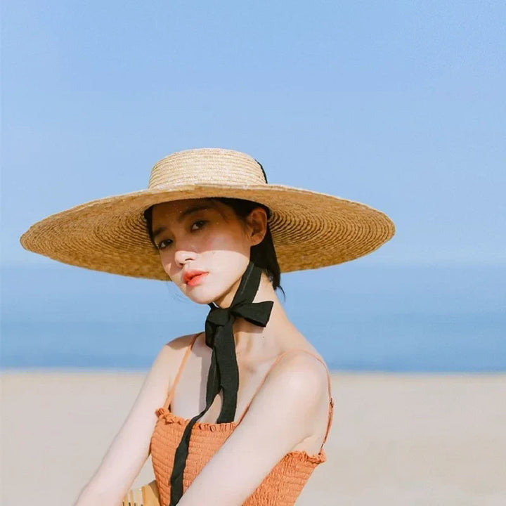 Leichter Sommerhut für Damen, breitrandig, verstellbar. Idealer Strohhut für Strand und Garten.