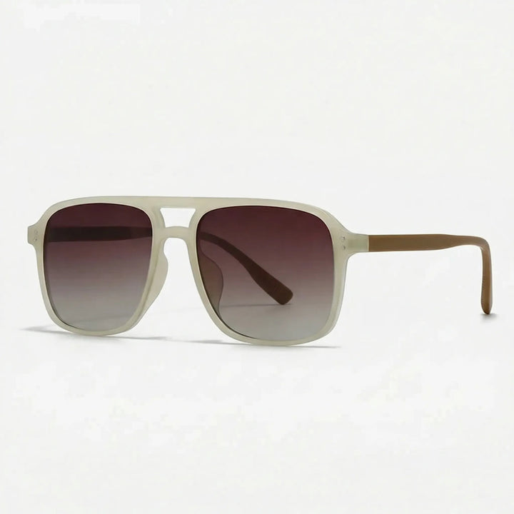 Unisex Vintage Sonnenbrille mit quadratischen Gläsern und Doppelsteg. UV400 Schutz für Fashion & Komfort.