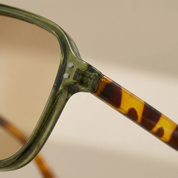 Retro Fashion Sonnenbrille unisex, quadratisch, Doppelsteg. PC-Gläser mit UV400 Schutz vor der Sonne.