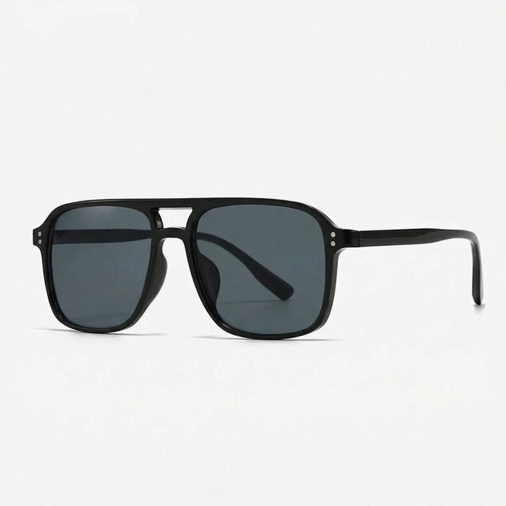 Quadratische Doppelsteg-Sonnenbrille im Retro-Design, unisex. Mit PC-Gläsern und UV400 Schutz.