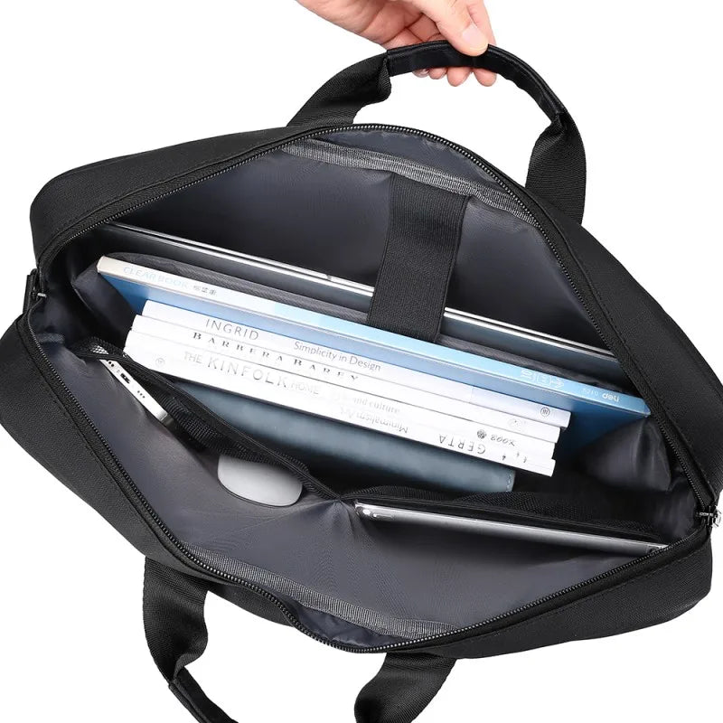 Sicherer Transport: 17,3-Zoll-Laptop in der gepolsterten Business-Aktentasche. Ideale Schutzhülle.