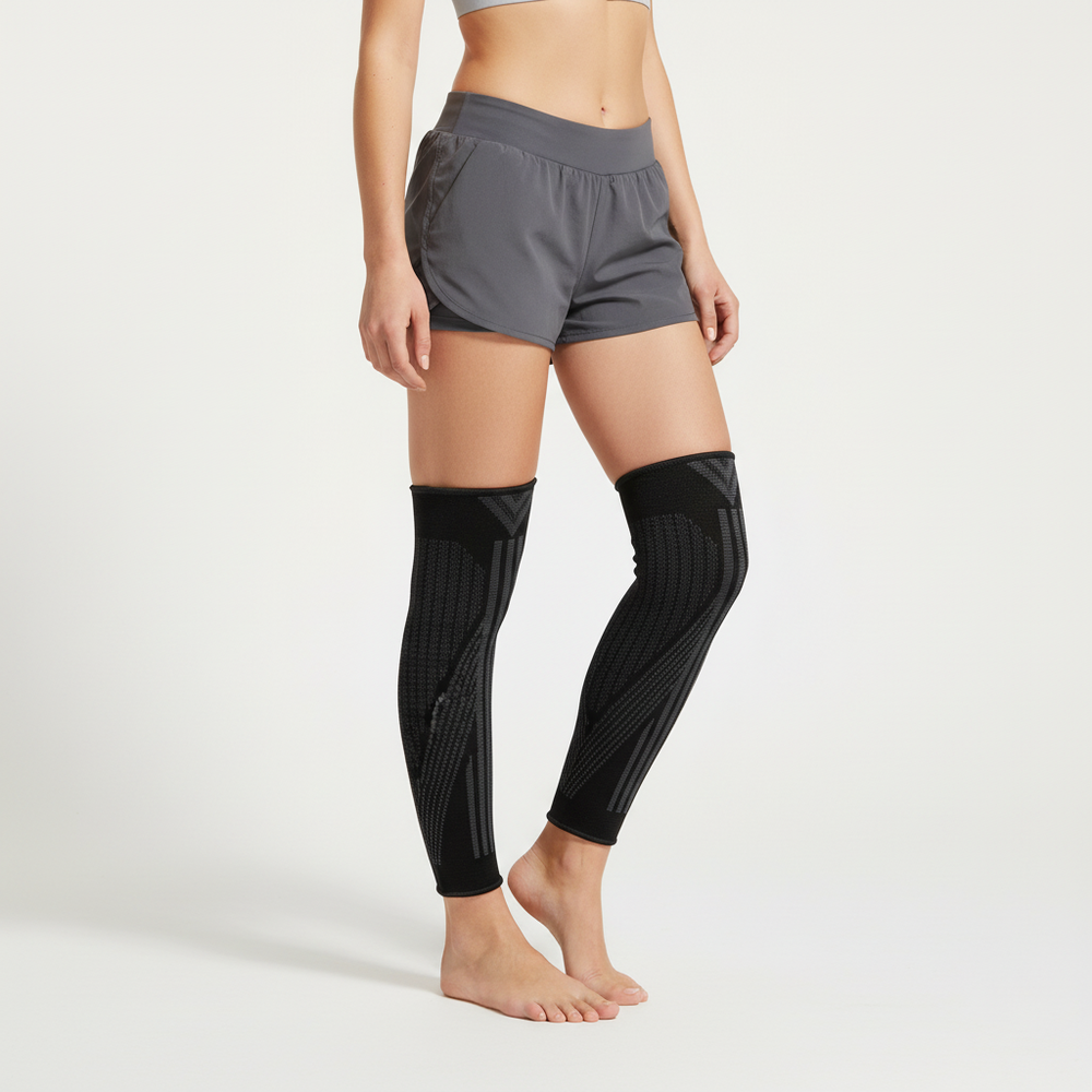 Athlet trägt Kompressions-Wadenbandage beim Laufen; unterstützt Muskeln bei Sport, Training & Fitness.