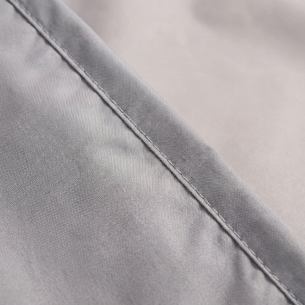 Farbiges, leichtes Reise-Schlafsack-Inlett aus weicher Baumwolle. Kompaktes Design für einfachen Transport beim Outdoor-Abenteuer.