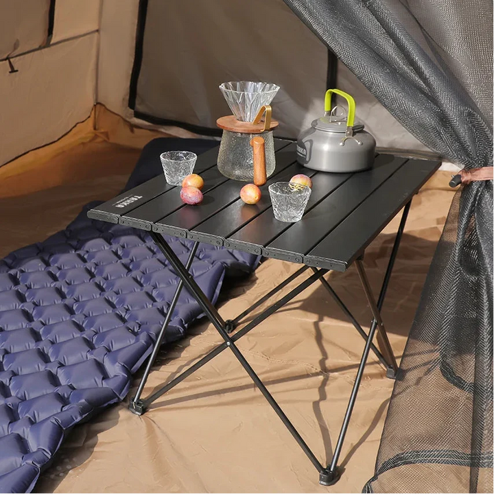 Ansicht von oben: Leichter, faltbarer Outdoortisch, strapazierfähige Oberfläche für vielseitige Nutzung.