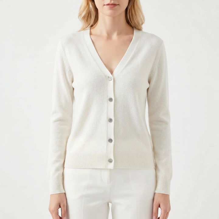 Perfekte Layering-Strickjacke für Damen, V-Ausschnitt, eleganter Feinstrick für vielseitige Looks.