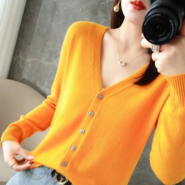 Damen V-Ausschnitt Strickjacke, vielseitiger Feinstrick, kann elegant oder lässig kombiniert werden.