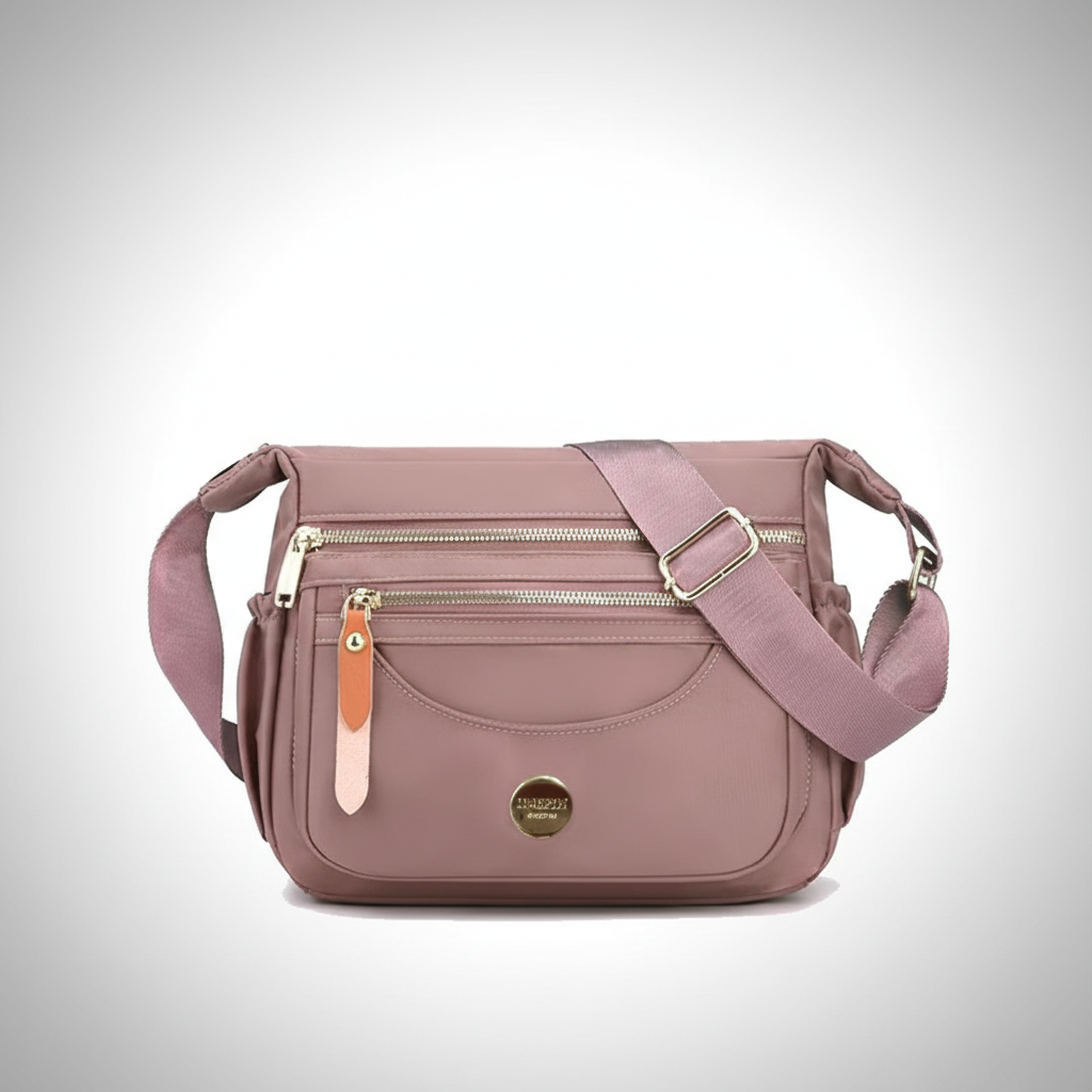 Schwarze Unisex Messenger-Bag aus Nylon. Moderne Umhängetasche für Reisen und Alltag mit Organisationstalent.