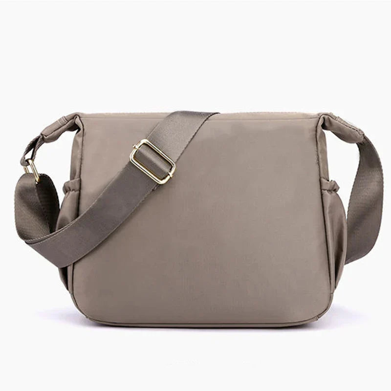 Modische Nylon Messenger-Bag, rosa. Leichte, strapazierfähige Unisex Umhängetasche für jede Gelegenheit.