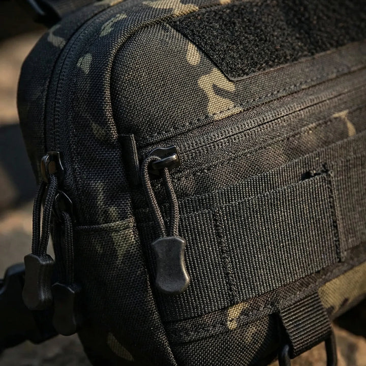 Abenteuerliche Brusttasche aus Nylon, unisex, für Outdoor-Enthusiasten mit Organisationstalent.