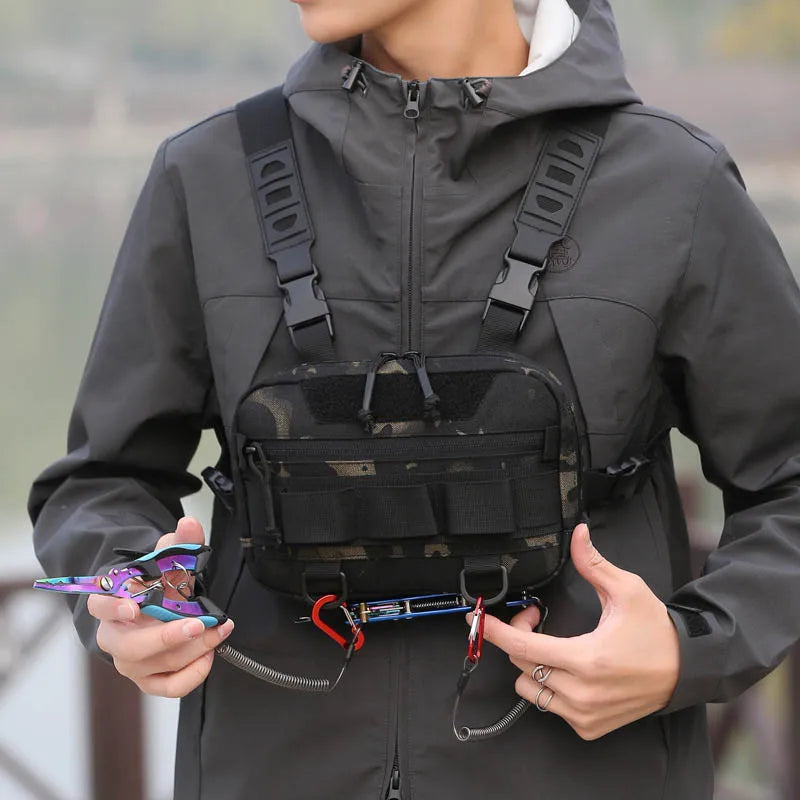 Unisex Brusttasche mit Schnellzugriff für Outdoor & Alltag, robust & kompakt aus Nylon.