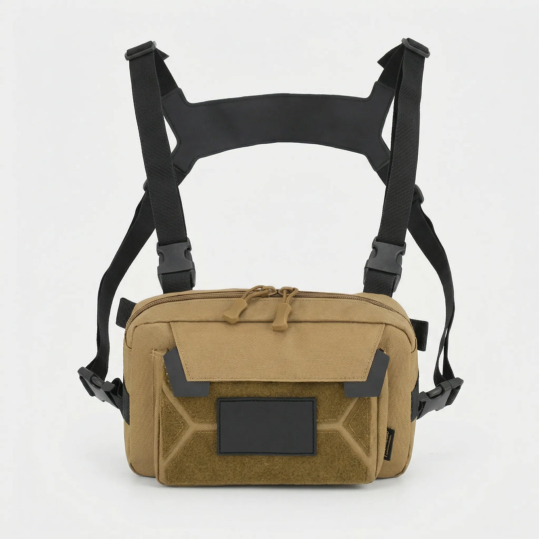 Kompakte Brusttasche für Wandern & Outdoor-Abenteuer, mit praktischem Frontzugriff.