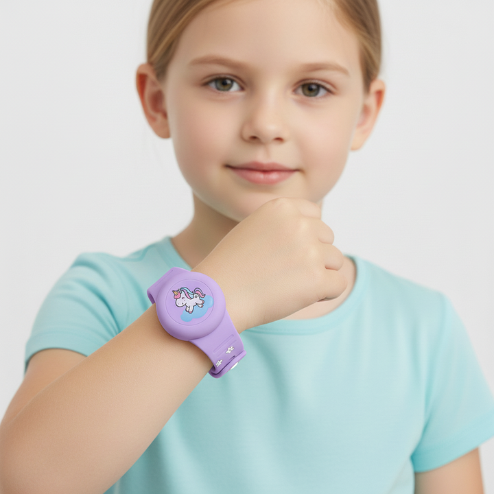 Robustes Silikon AirTag Hülle: Wasserdichtes AirTag Armband für Kinder, schützt den Tracker bei Outdoor-Abenteuern.